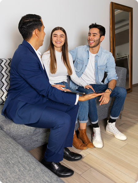 Lending expert meeting with first home buyers